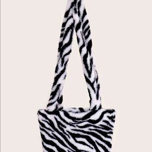 zebra shoulder bag , soft , brand new , 🖤🤍